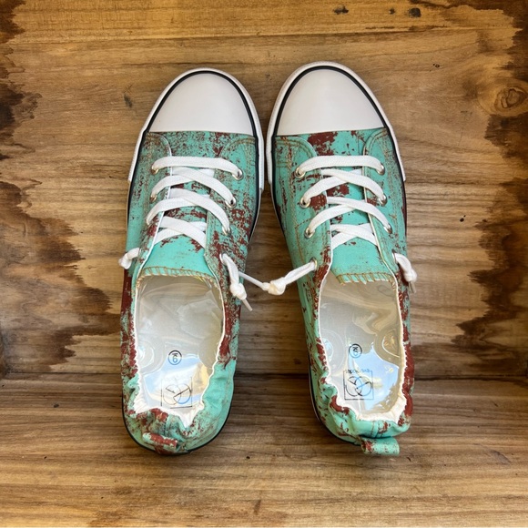 Sneakers - Picture 4 of 4